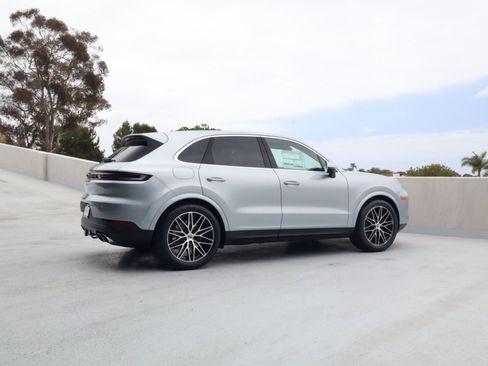 New 2026 Porsche Cayenne AWD/4WD image 8