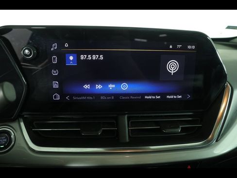 Used 2024 Chevrolet Trax LT w/ Sunroof Package FWD image 14