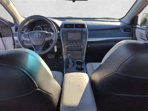 Used 2017 Toyota Camry SE image 21