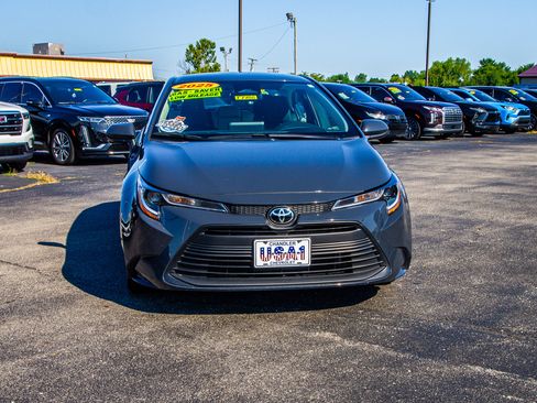 Used 2025 Toyota Corolla LE FWD image 2