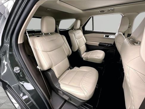 Used 2024 Ford Explorer Platinum w/ Technology Package AWD/4WD image 27