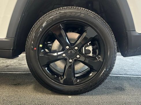 New 2025 Jeep Grand Cherokee L Altitude AWD/4WD image 10