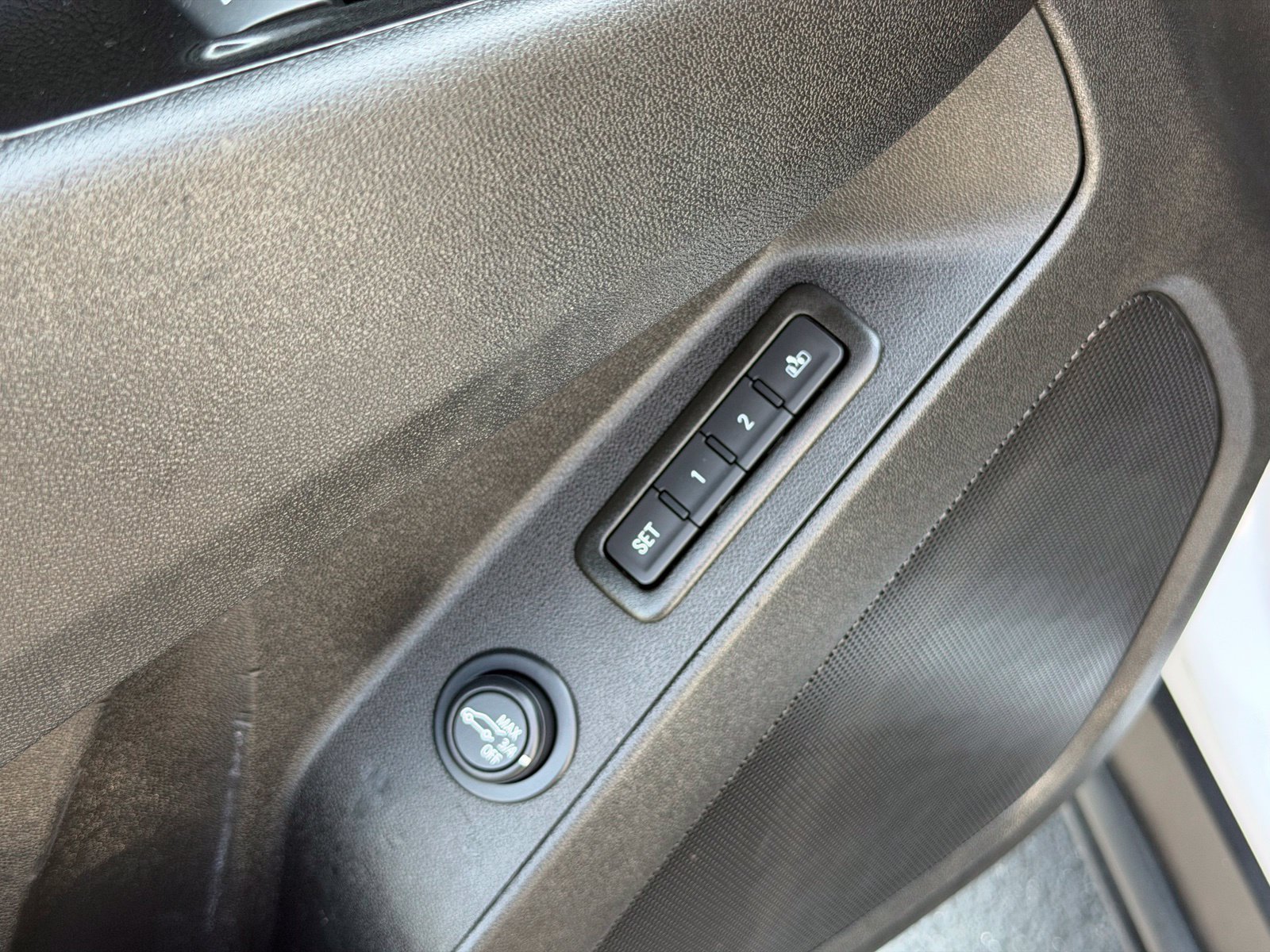 Used 2024 Chevrolet Equinox Premier FWD image 15