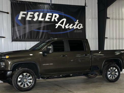 Used 2022 Chevrolet Silverado 2500 Custom w/ Custom Value Package image 10