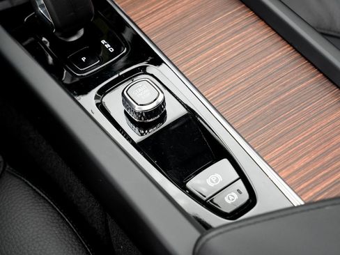 Used 2024 Volvo XC60 T8 Plus image 19