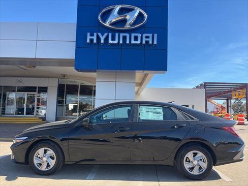 New 2025 Hyundai Elantra SE image 1