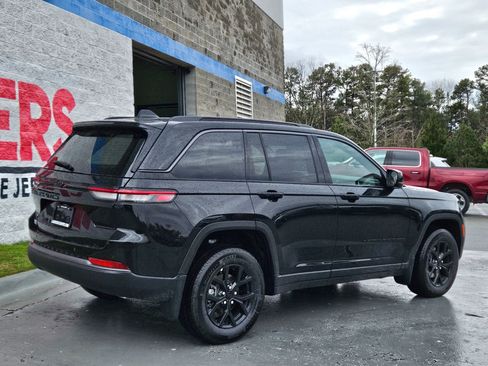 New 2026 Jeep Grand Cherokee Altitude image 7