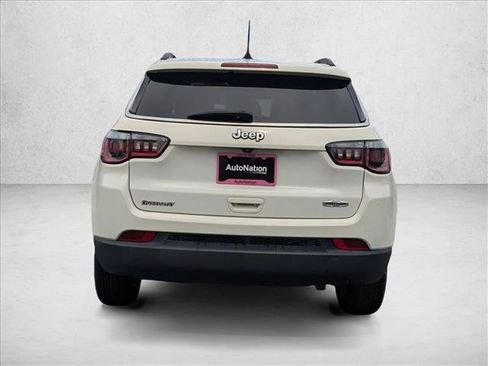 Used 2019 Jeep Compass Latitude FWD image 6