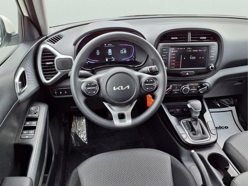 Used 2025 Kia Soul LX FWD image 9