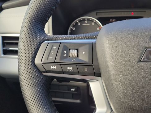 New 2026 Mitsubishi Outlander SE FWD image 12