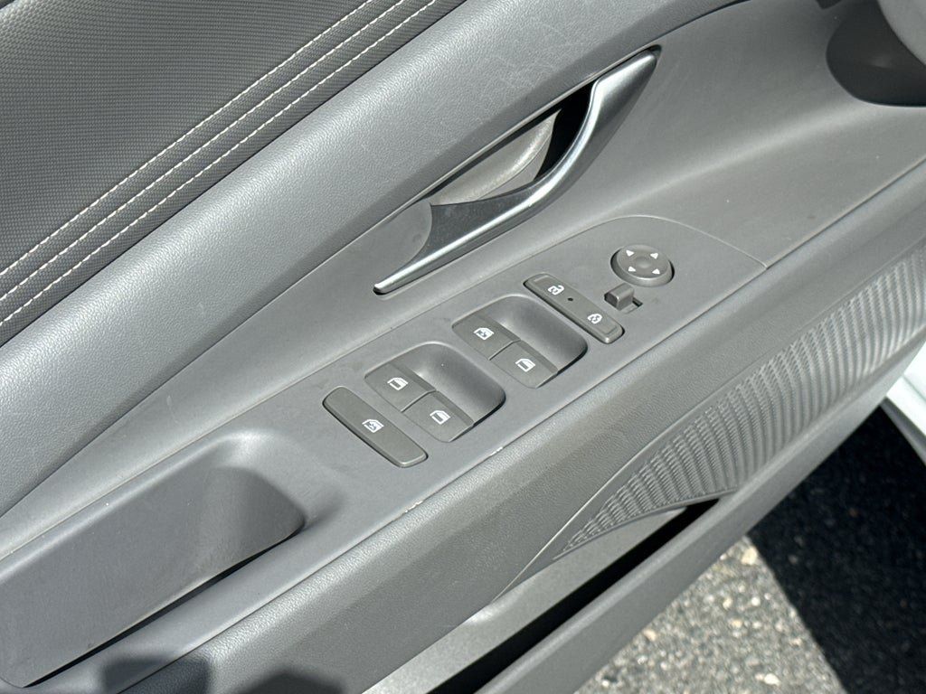 Used 2025 Hyundai Elantra SEL FWD image 10