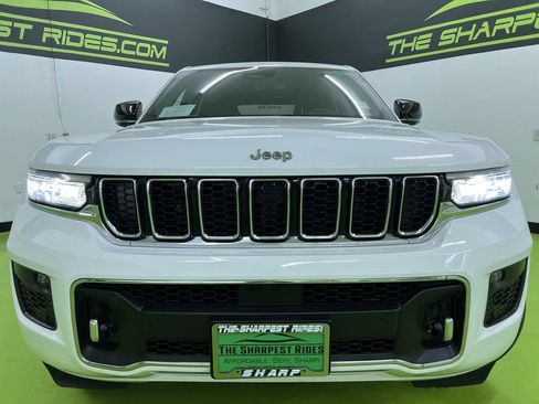 Used 2023 Jeep Grand Cherokee Overland AWD/4WD image 3