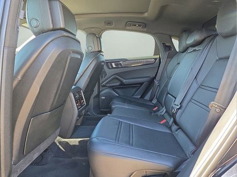 Used 2022 Porsche Cayenne E-Hybrid Coupe image 15