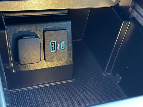 Used 2020 Ford Explorer Limited image 23