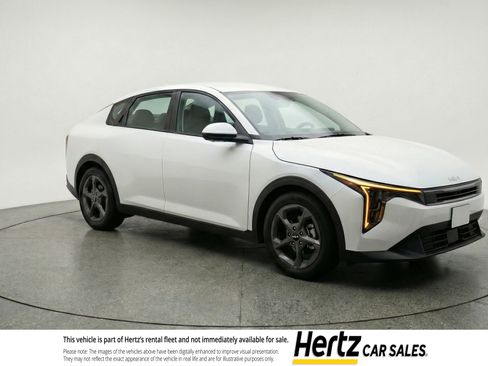 Used 2025 Kia K4 LXS image 1
