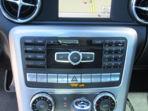Used 2013 Mercedes-Benz SLK 350 image 21