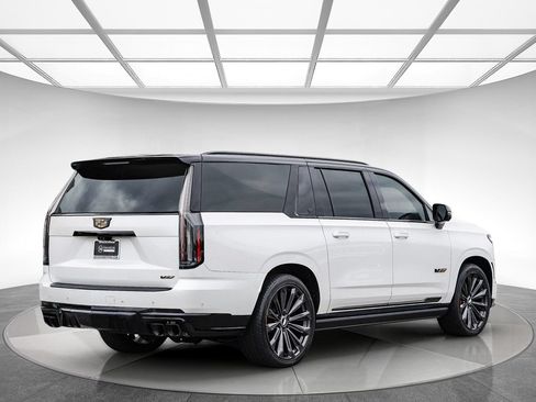 Used 2025 Cadillac Escalade ESV V AWD/4WD image 5