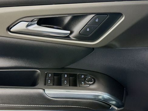 Used 2025 Chevrolet Traverse LT image 15