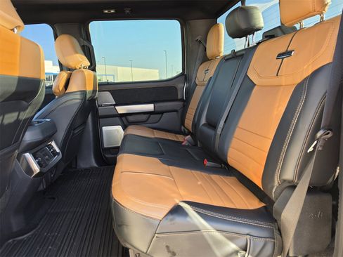 Used 2024 Ford F250 Platinum image 19