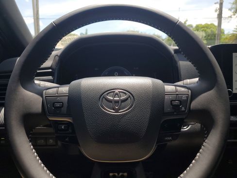 Used 2026 Toyota Camry SE FWD image 25