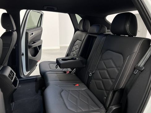 Used 2025 Volkswagen Atlas Cross Sport SE AWD/4WD image 18