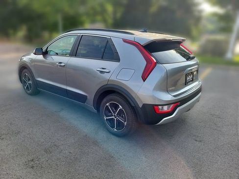 Certified 2023 Kia Niro EX FWD image 4