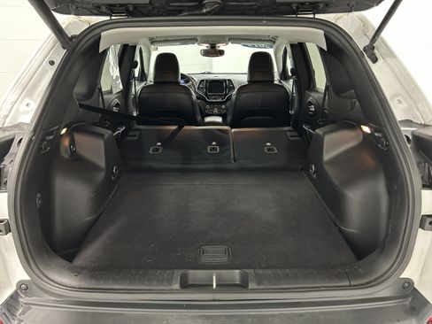 Used 2019 Jeep Cherokee Limited AWD/4WD image 35