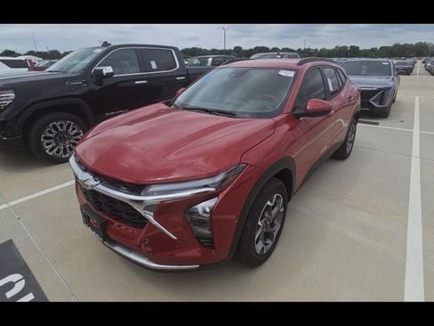 Used 2026 Chevrolet Trax LT w/ Driver Confidence Package FWD image 3