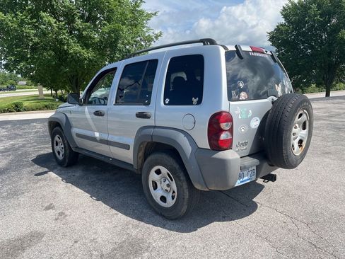 Used 2005 Jeep Liberty Sport AWD/4WD image 4