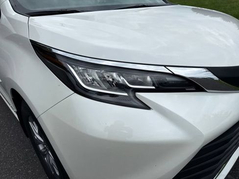 Used 2021 Toyota Sienna XLE w/ XLE Plus Package AWD/4WD image 12