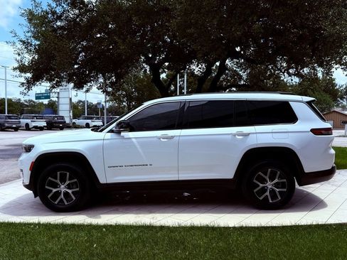 Used 2023 Jeep Grand Cherokee L Limited AWD/4WD image 8
