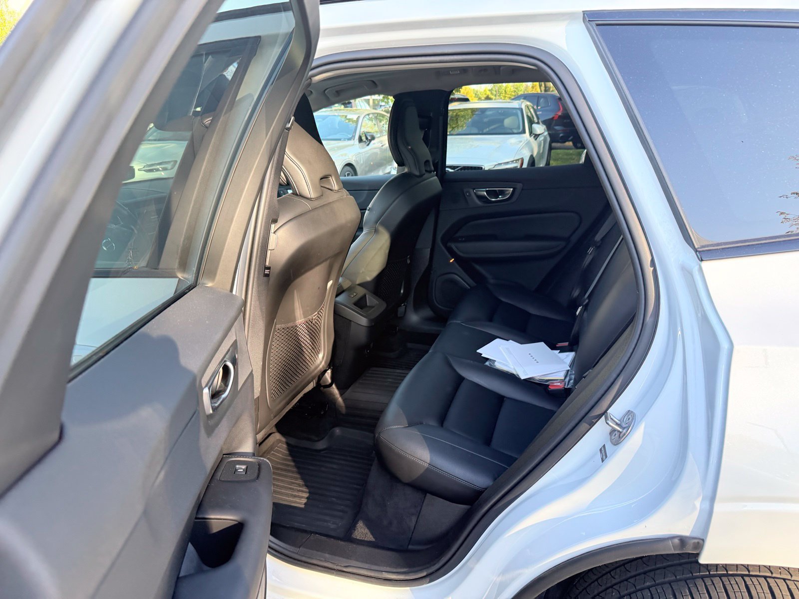 Used 2025 Volvo XC60 B5 Core w/ Protection Package Premier AWD/4WD image 15