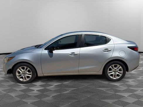 Used 2017 Toyota Yaris iA FWD image 6