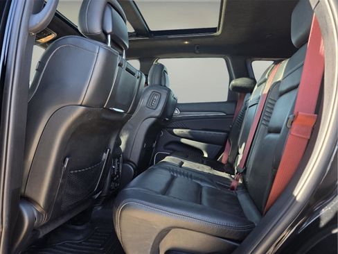 Used 2018 Jeep Grand Cherokee SRT image 21