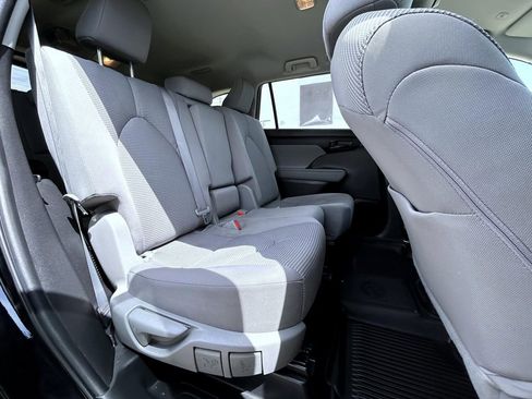 Used 2023 Toyota Highlander LE image 17