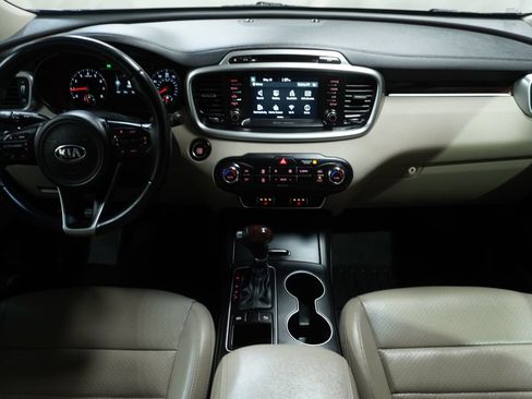 Used 2017 Kia Sorento FWD w/ LX Convenience Package image 12