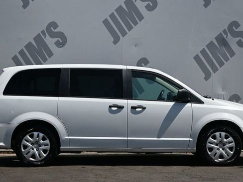 Used 2019 Dodge Grand Caravan SE w/ UConnect Hands-Free Group FWD image 4