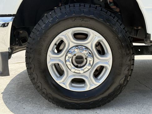 Used 2025 Ford F250 XLT AWD/4WD image 12
