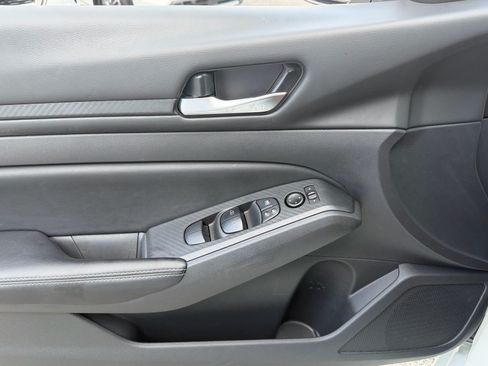 Certified 2025 Nissan Altima 2.5 SV FWD image 30