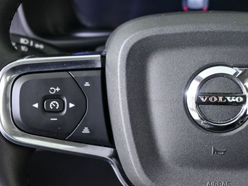 Used 2025 Volvo XC40 B5 Plus image 11