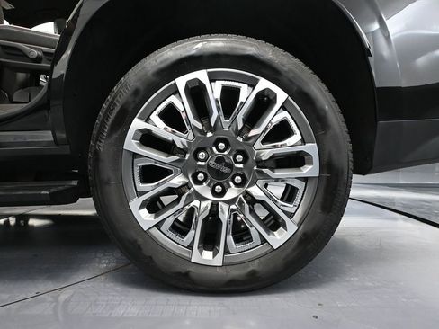 Used 2024 GMC Yukon Denali Ultimate AWD/4WD image 16