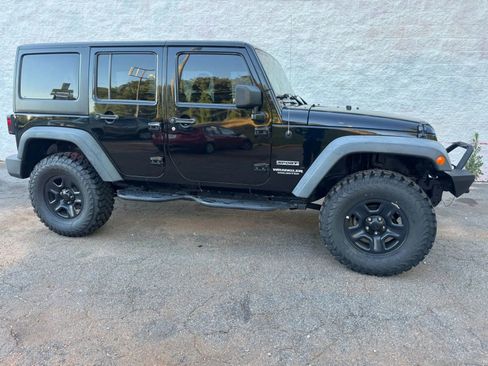 Used 2014 Jeep Wrangler Unlimited Sport w/ Quick Order Package 24S AWD/4WD image 2