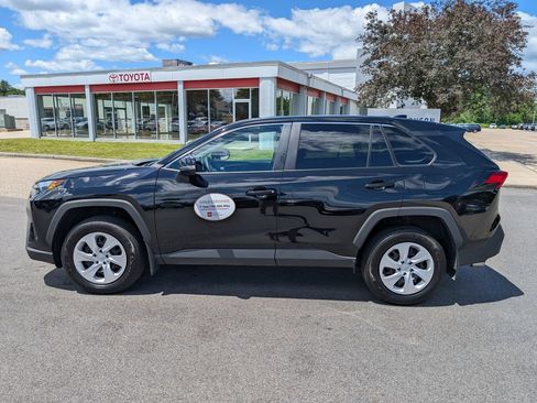 Used 2025 Toyota RAV4 LE AWD/4WD image 2