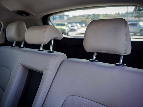 Used 2022 Kia Sportage LX image 31