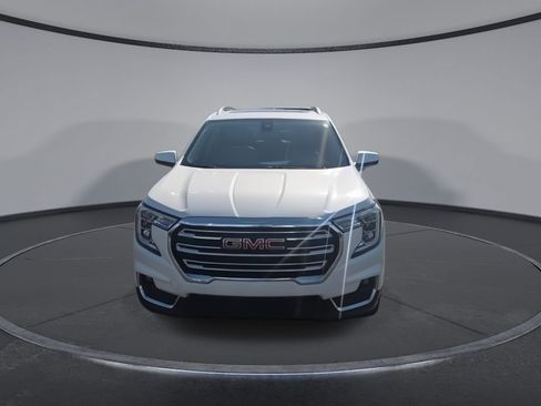 Certified 2022 GMC Terrain SLT w/ Infotainment Package II AWD/4WD image 3