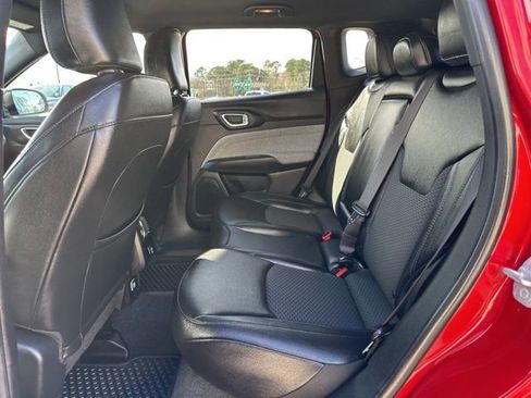 Certified 2025 Jeep Compass Latitude image 27