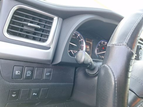 Used 2019 Toyota Highlander Limited image 18