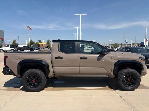Used 2025 Toyota Tacoma TRD Pro AWD/4WD image 8