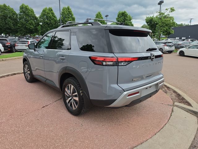 Used 2024 Nissan Pathfinder SL AWD/4WD image 3