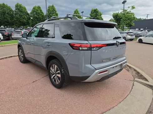 Used 2024 Nissan Pathfinder SL AWD/4WD image 3